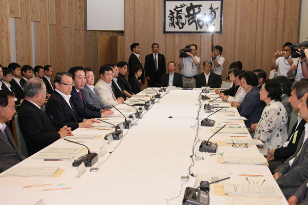 野田总理出席了在总理大臣官邸召开的第41次男女共同参与会议。