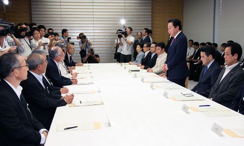 野田总理出席了在总理大臣官邸召开的中央政府与联合会长会谈。