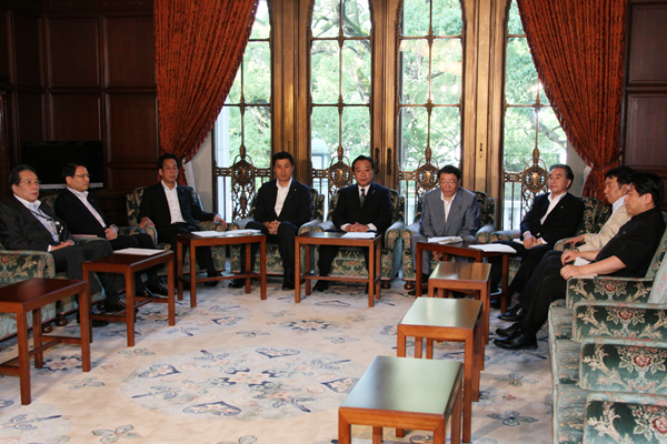 野田总理在国会内召开了有关推进灾害废弃物处理的相关阁僚会议。