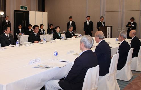 野田总理出席了在长崎市和平公园举行的长崎原子弹爆炸牺牲者悼念和平祈愿仪式。