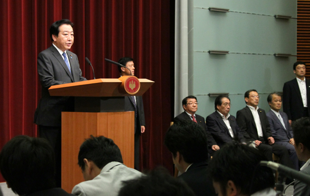 社会保障和税制一体化改革相关法案在参议院全体会议通过之后，野田总理在总理大臣官邸举行了记者招待会。