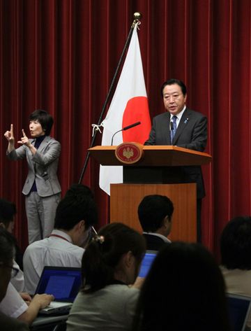 社会保障和税制一体化改革相关法案在参议院全体会议通过之后，野田总理在总理大臣官邸举行了记者招待会。