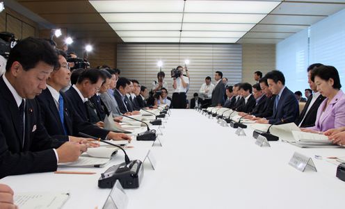野田总理在总理大臣官邸召开了第8次行政改革实行本部会议。