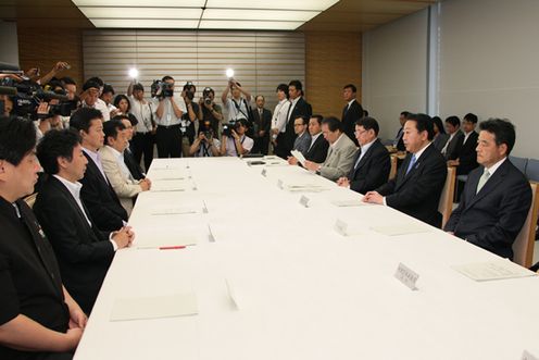 2012年8月21日，野田总理在总理大臣官邸召开了有关竹岛领土问题的相关阁僚会议。
