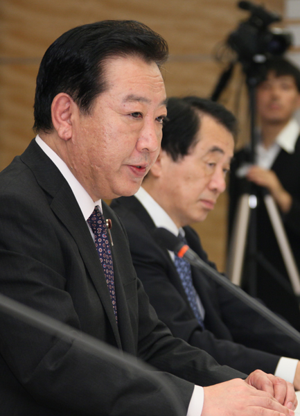 野田总理在总理大臣官邸会见了前总理菅和市民团体等。