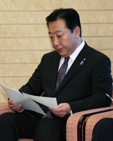 野田总理在总理大臣官邸会见了日本商工会议所会头冈村正。