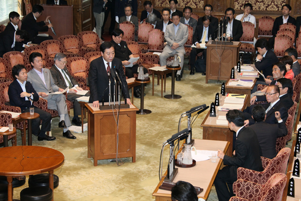 野田总理出席了众议院财务金融委员会、众议院全体会议以及参议院预算委员会。