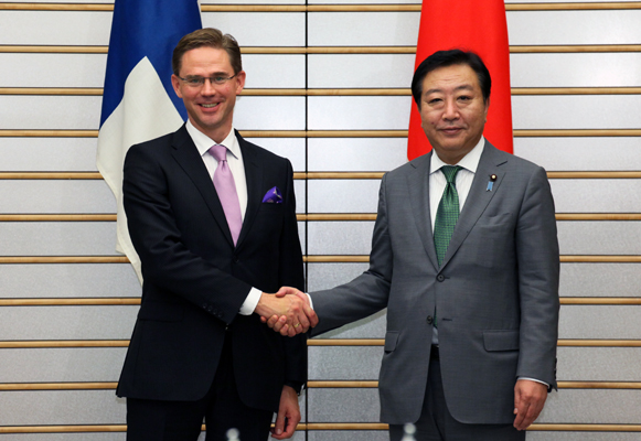 野田总理在总理大臣官邸与芬兰共和国于尔基•卡泰宁总理举行了会谈。