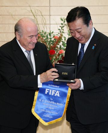 野田总理在总理大臣官邸接受了国际足球联合会（FIFA）主席约瑟夫•泽普•布拉特的拜会。