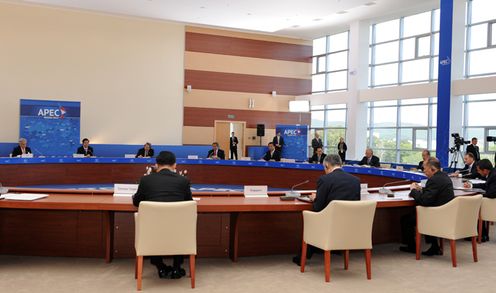 为了出席APEC峰会，正在俄罗斯联邦符拉迪沃斯托克访问的野田总理与马来西亚纳吉布•拉扎克总理举行了首脑会谈。