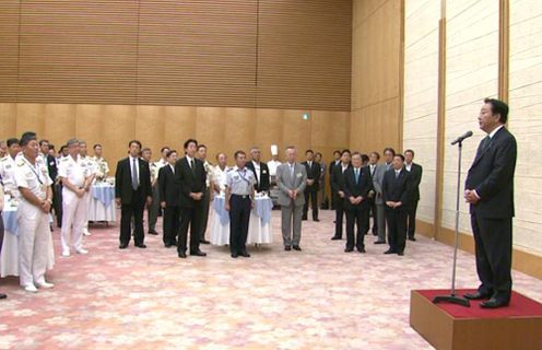 野田总理在总理大臣官邸主持了与出席自卫队高级干部会议的成员的聚餐会。