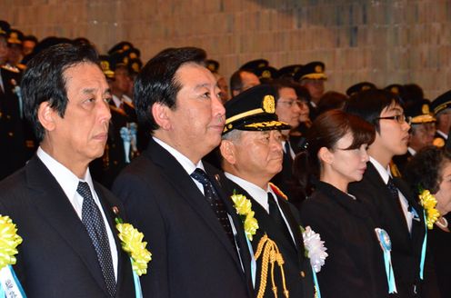 野田总理出席了在日本消防会馆举行的全国殉职消防员悼念仪式。