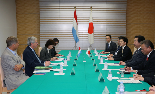 野田总理在总理大臣官邸与卢森堡大公国首相让－克洛德•容克举行了会谈。