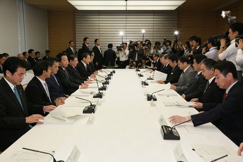 野田总理在总理大臣官邸召开了第1次原子能防灾会议。
