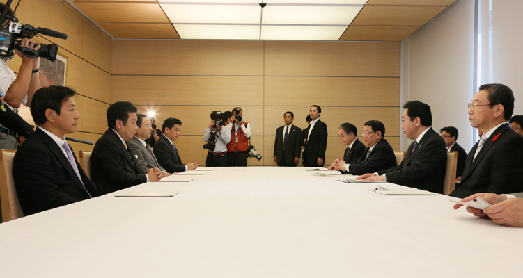 野田总理在总理大臣官邸召开了第5次有关推进灾害废弃物处理的相关阁僚会议。