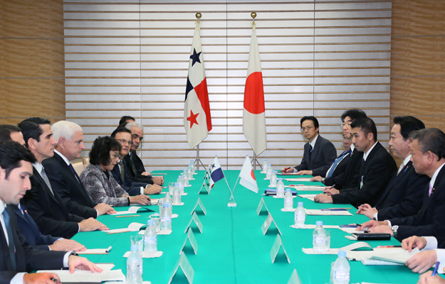野田总理在总理大臣官邸与巴拿马共和国总统里卡多•马丁内利•贝罗卡举行了首脑会谈，然后共同举行了新闻发布。
