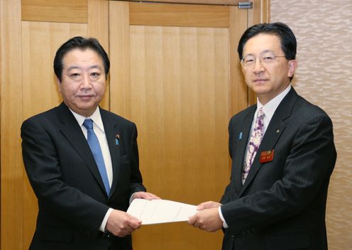 为了掌握东日本大地震受灾情况，野田总理访问了岩手县。