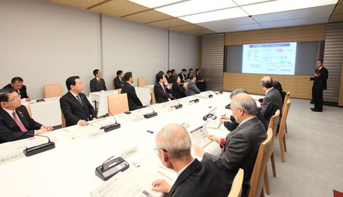 野田总理在总理大臣官邸召开了第105次综合科学技术会议。