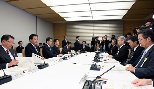 野田总理在总理大臣官邸召开了第29次行政刷新会议。