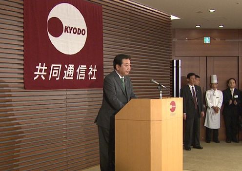 野田总理出席了在东京都内举行的共同通信社加盟社编辑局长会议的聚餐会。