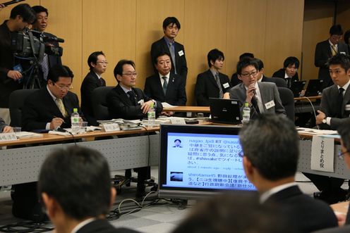 野田总理视察了行政刷新会议“新甄别”会场。
