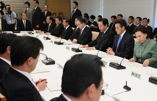野田总理在总理大臣官邸召开了第四次复兴推进会议。