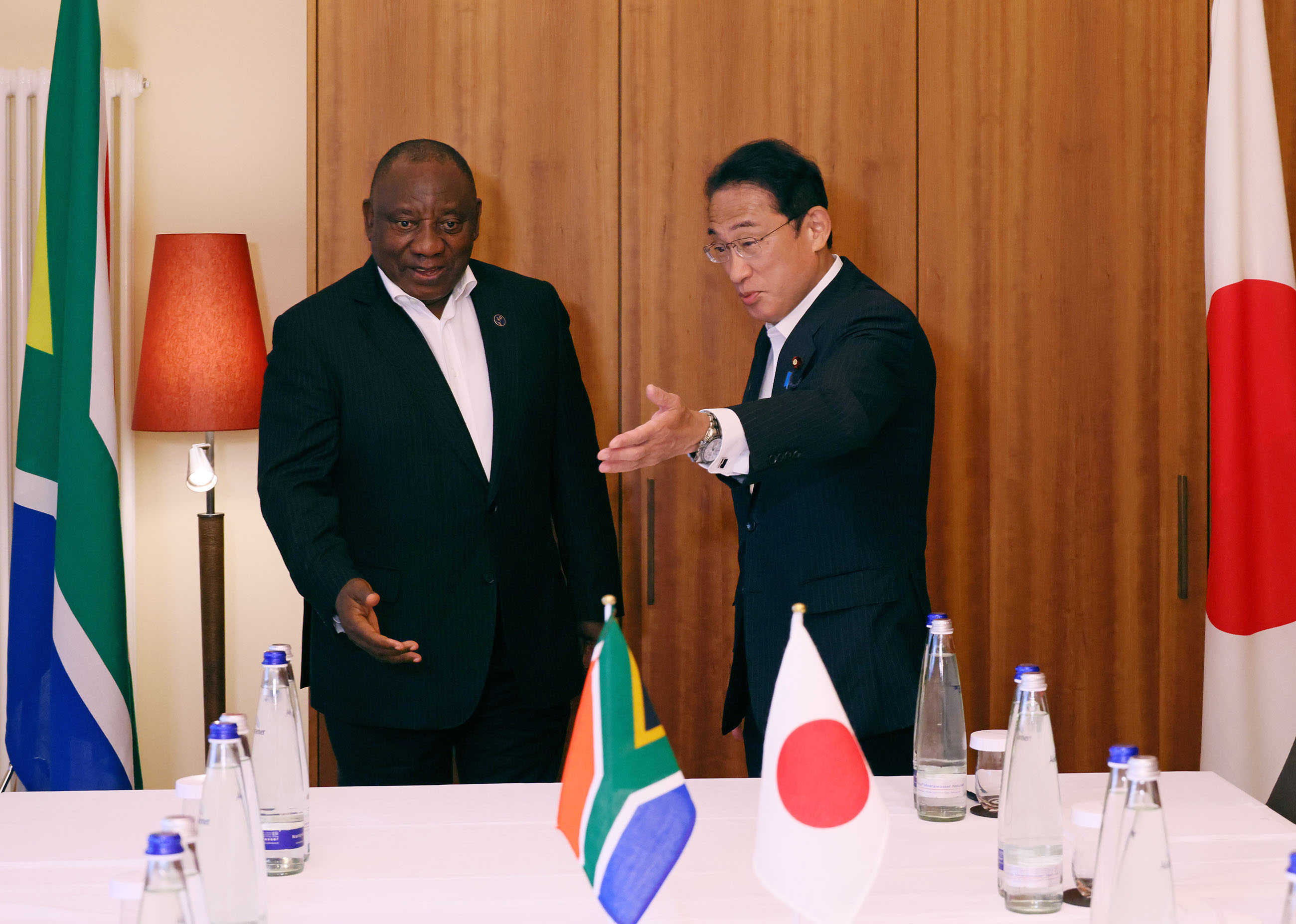 シリル・ラマポーザ・南アフリカ共和国大統領と会談する岸田総理３