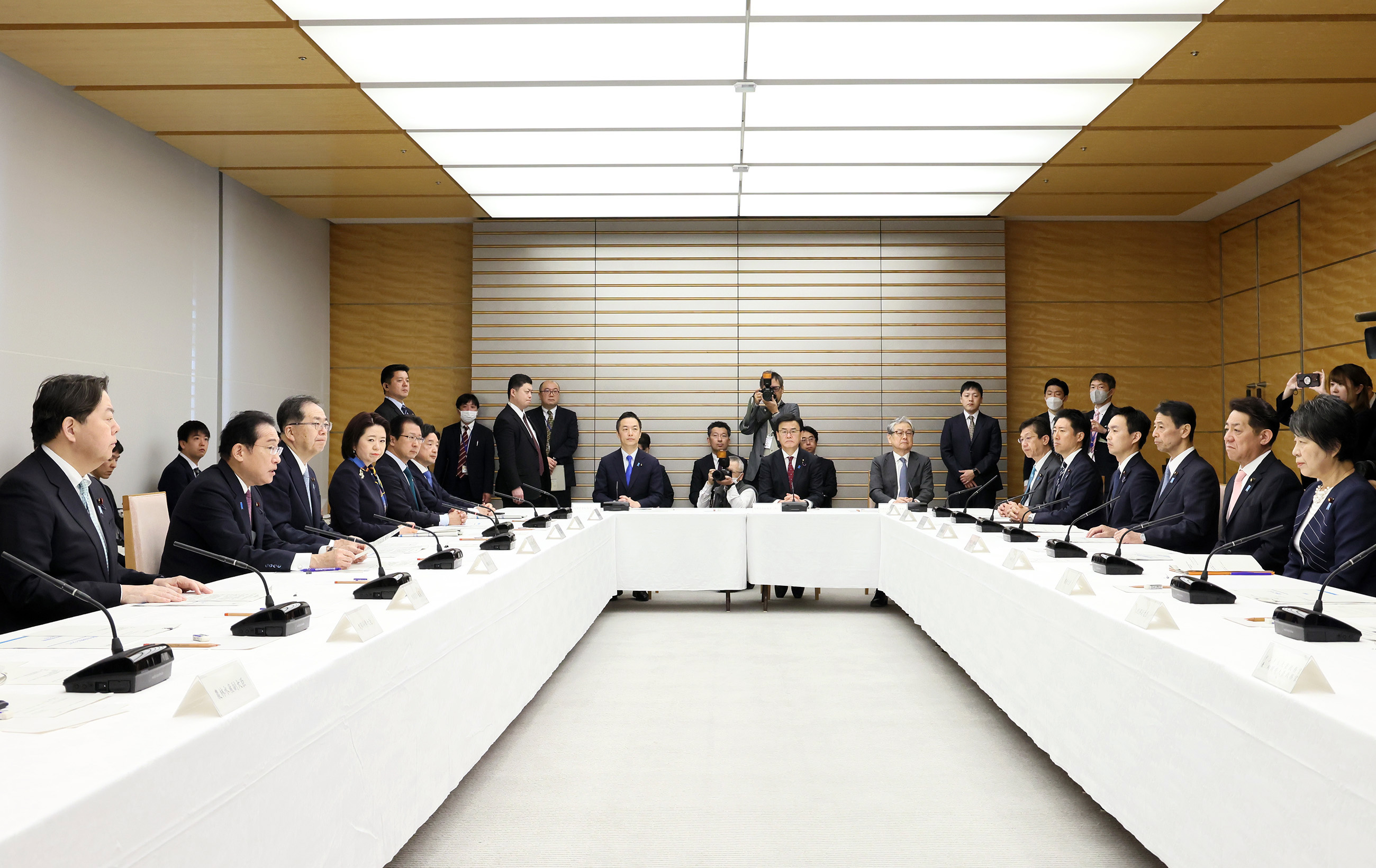 会議のまとめを行う岸田総理５