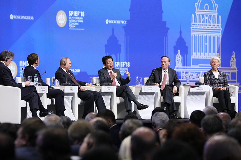サンクトペテルブルク国際経済フォーラムに出席する安倍総理４