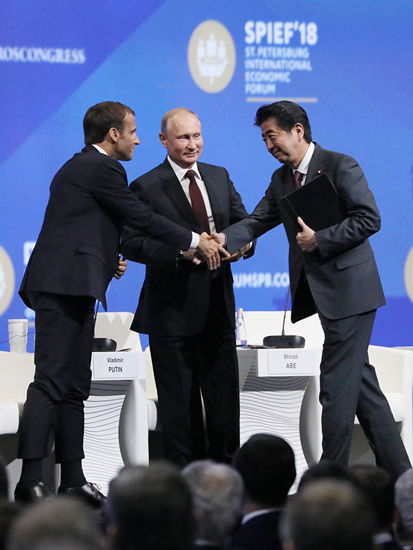 サンクトペテルブルク国際経済フォーラムに出席する安倍総理５