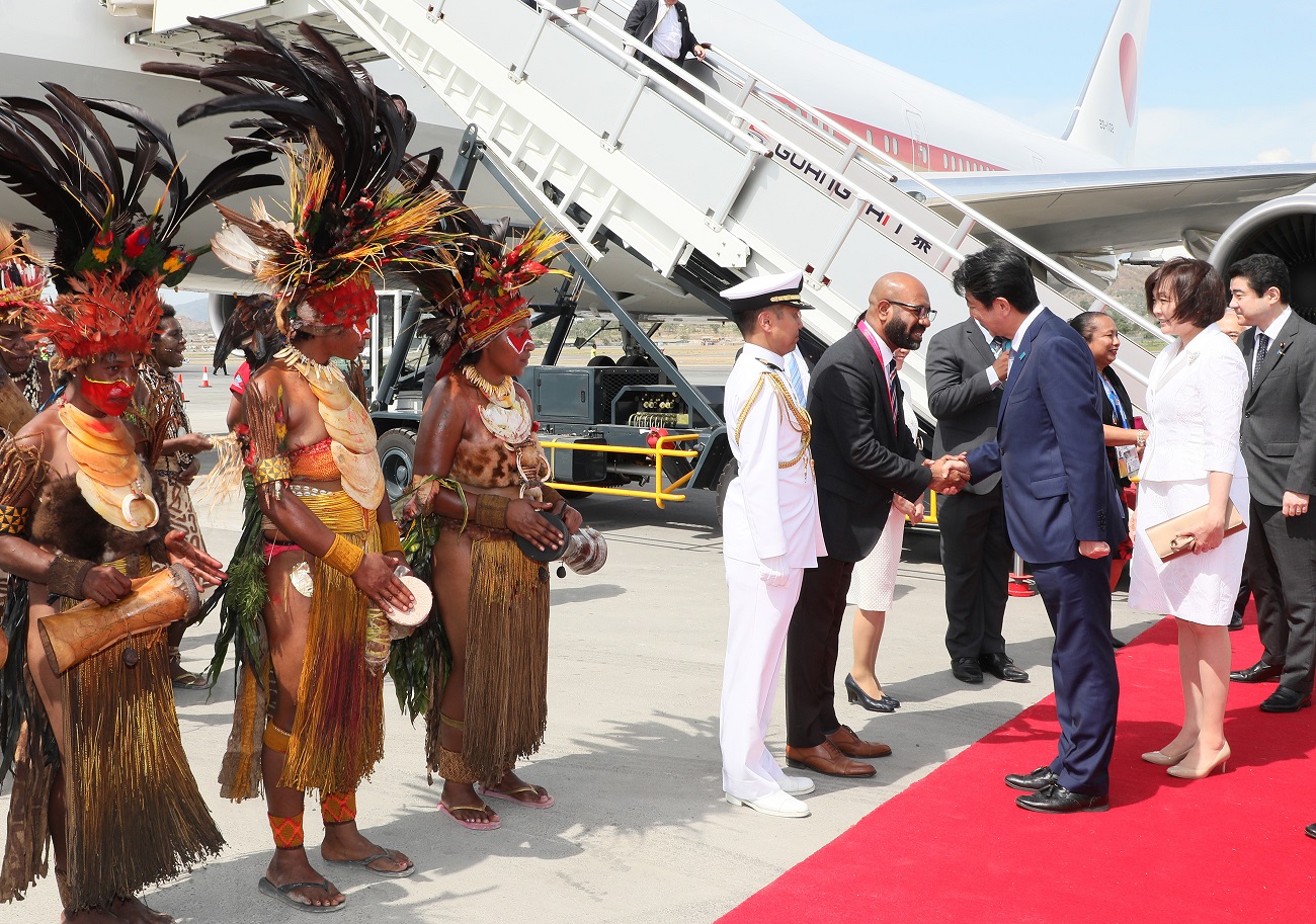 パプアニューギニアを訪問する安倍総理２