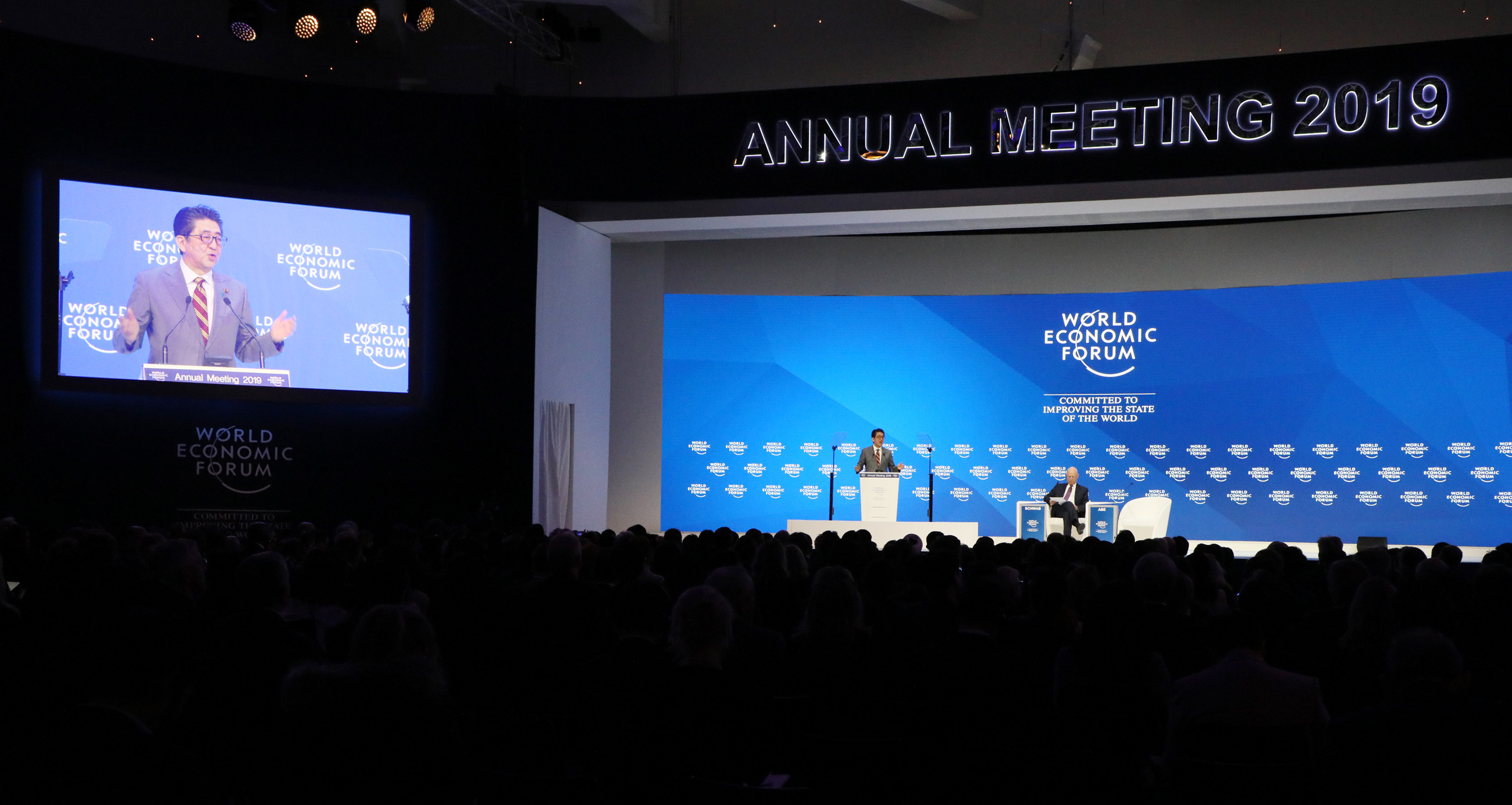 世界経済フォーラム年次総会でスピーチを行う安倍総理３