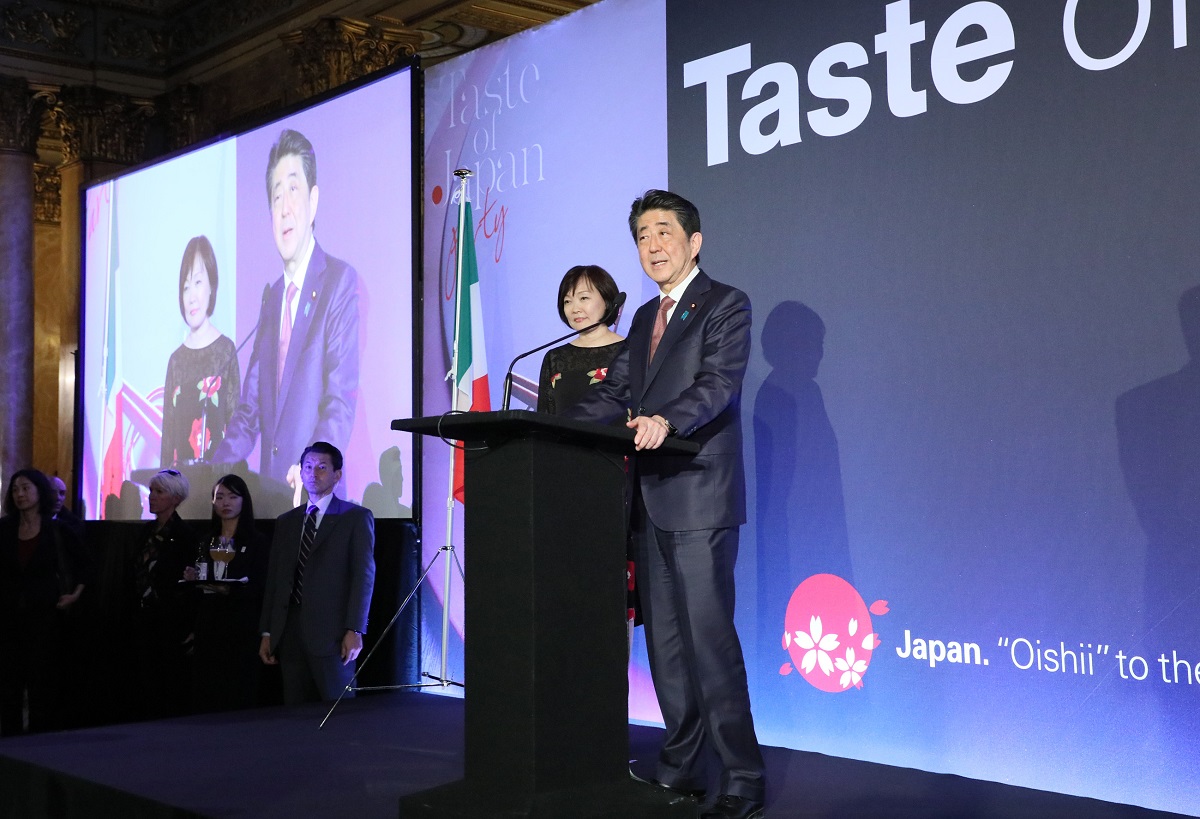 日本食レセプションで挨拶する安倍総理