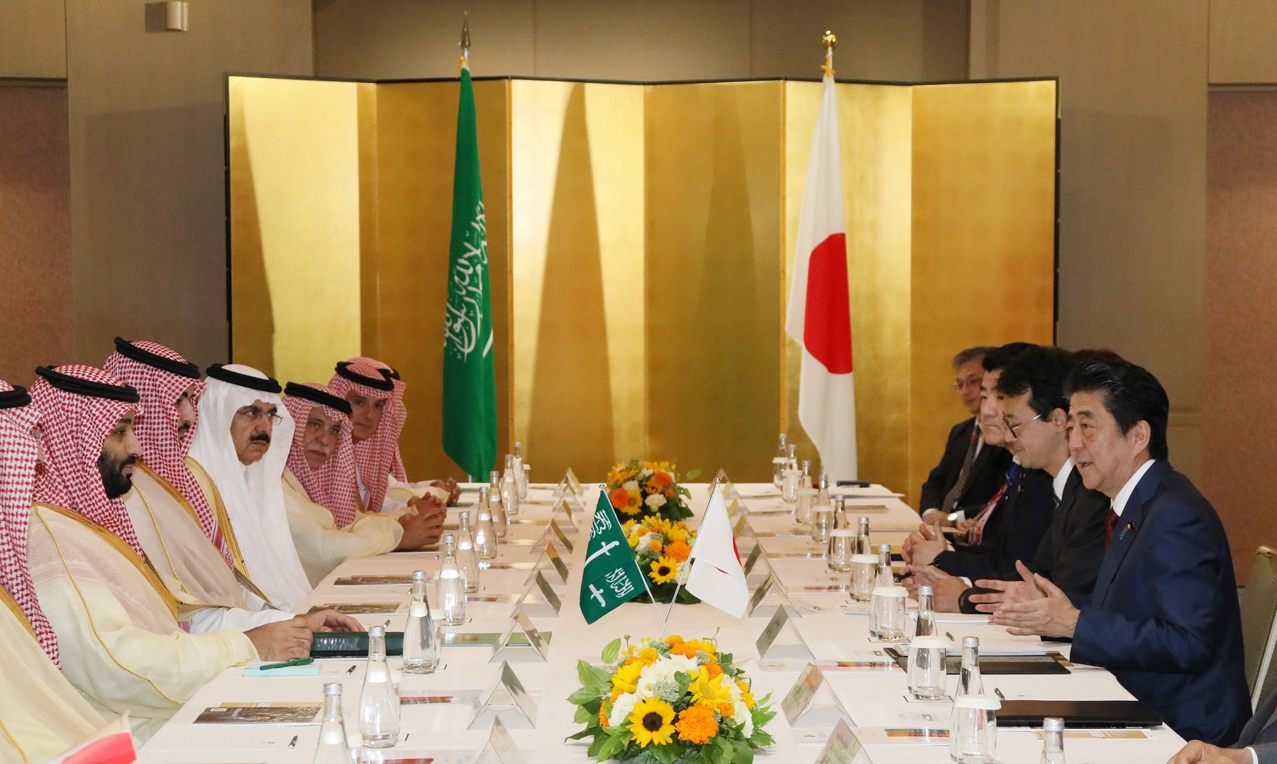 ムハンマド・サウジアラビア皇太子と会談する安倍総理４
