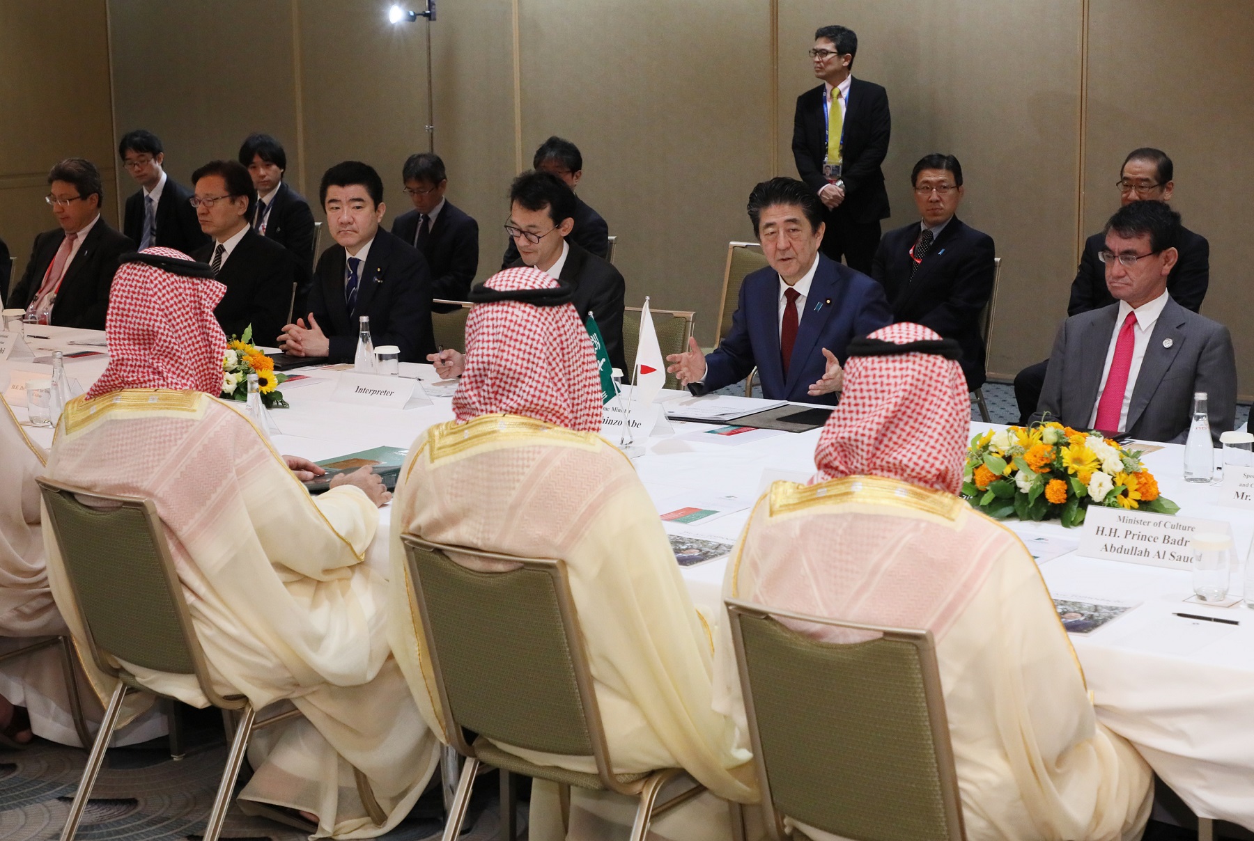 ムハンマド・サウジアラビア皇太子と会談する安倍総理５
