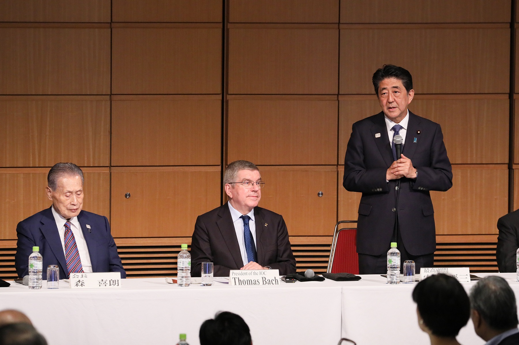 東京２０２０大会１年前準備状況報告会で挨拶する安倍総理１