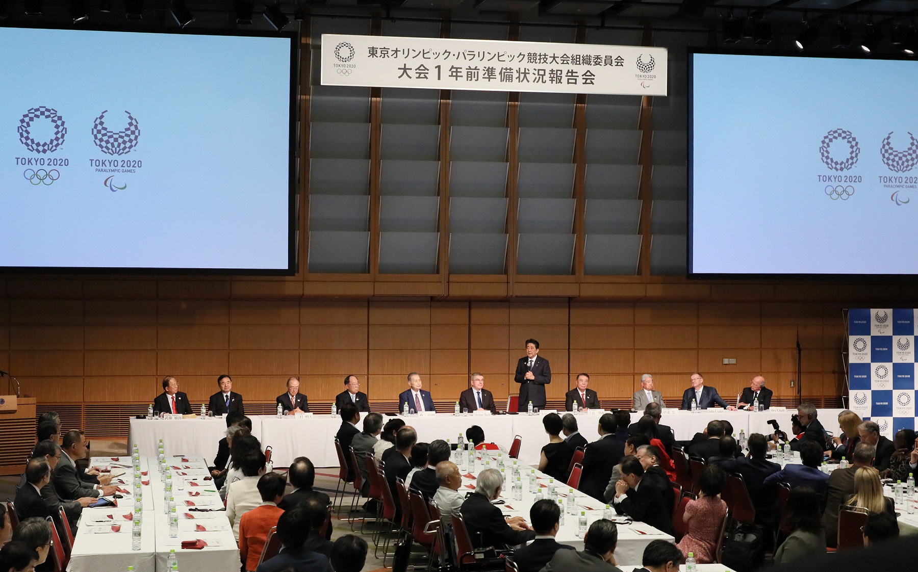 東京２０２０大会１年前準備状況報告会で挨拶する安倍総理３