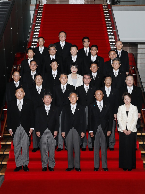 写真：菅内閣の閣僚全員による記念撮影