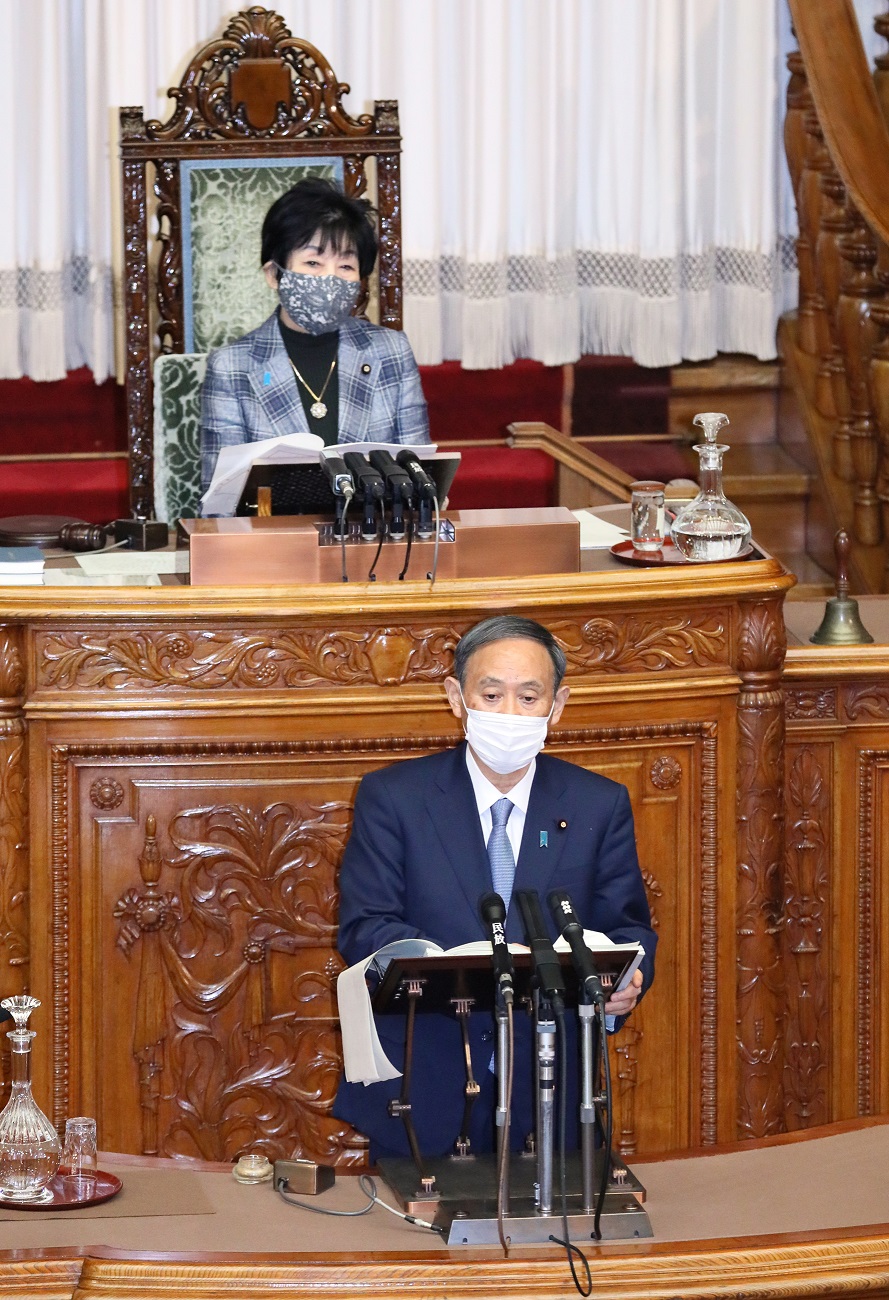 参議院本会議で所信表明演説を行う菅総理１