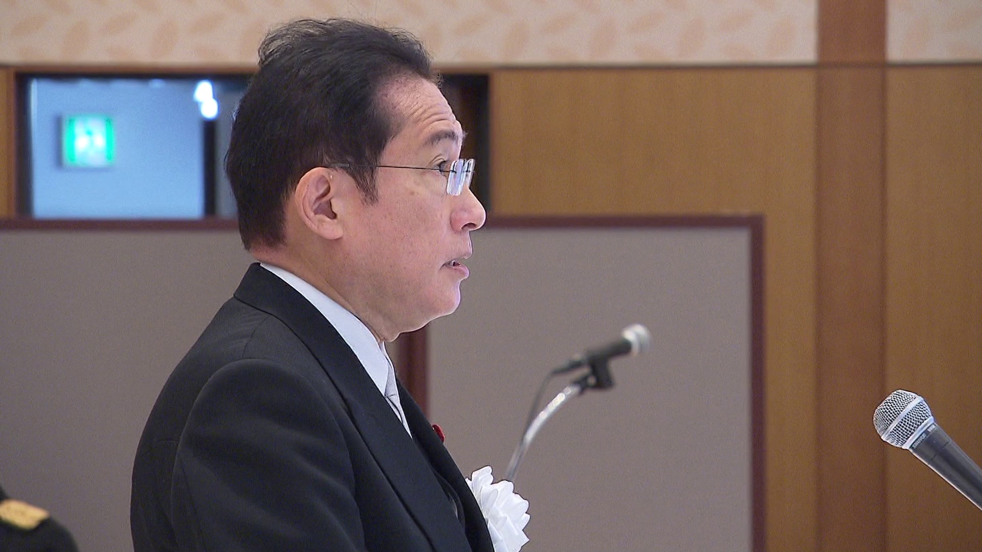 追悼の辞を述べる岸田総理