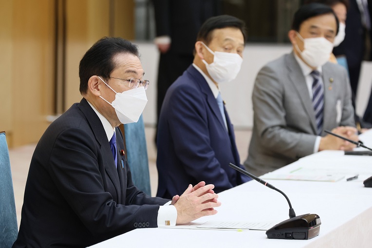 岸田総理は教育再生首長会議による表敬を受けました