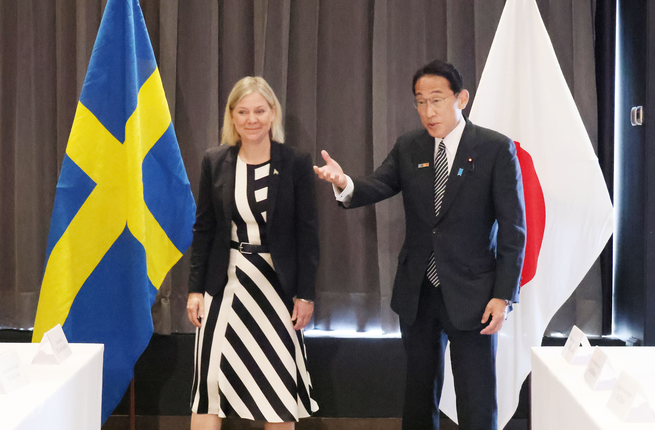 アンデション・スウェーデン首相と会談する岸田総理４