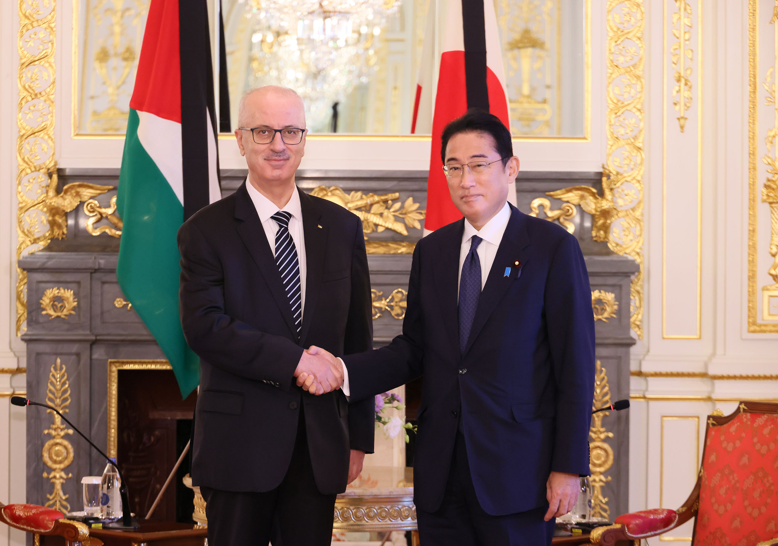 ハムダッラー・パレスチナ前首相と会談する岸田総理１