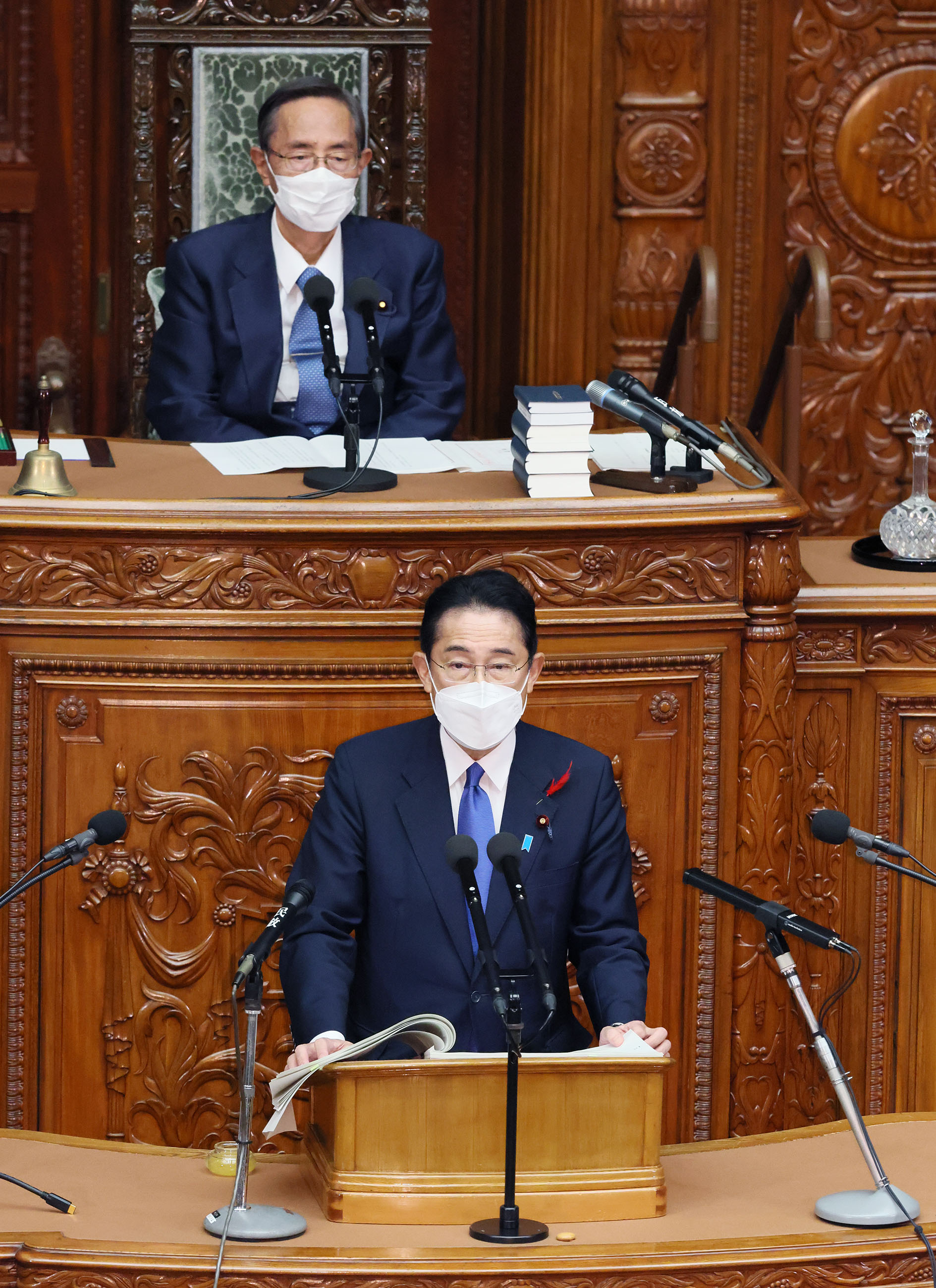 衆議院本会議で所信表明演説を行う岸田総理３
