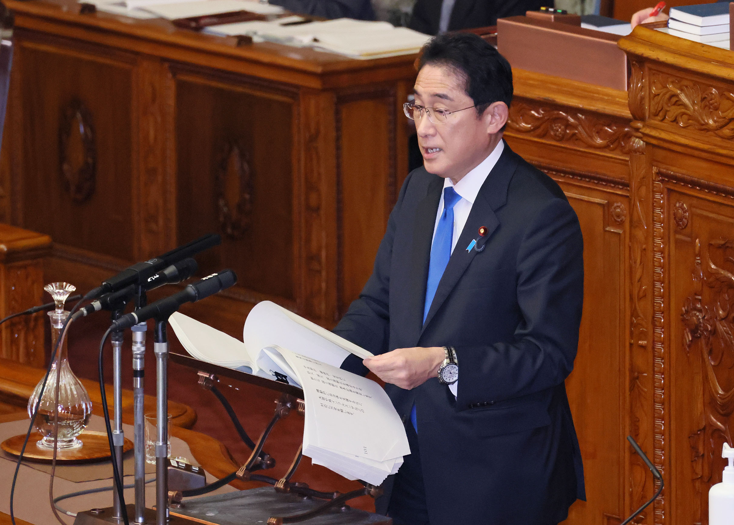 参議院本会議で施政方針演説を行う岸田総理１