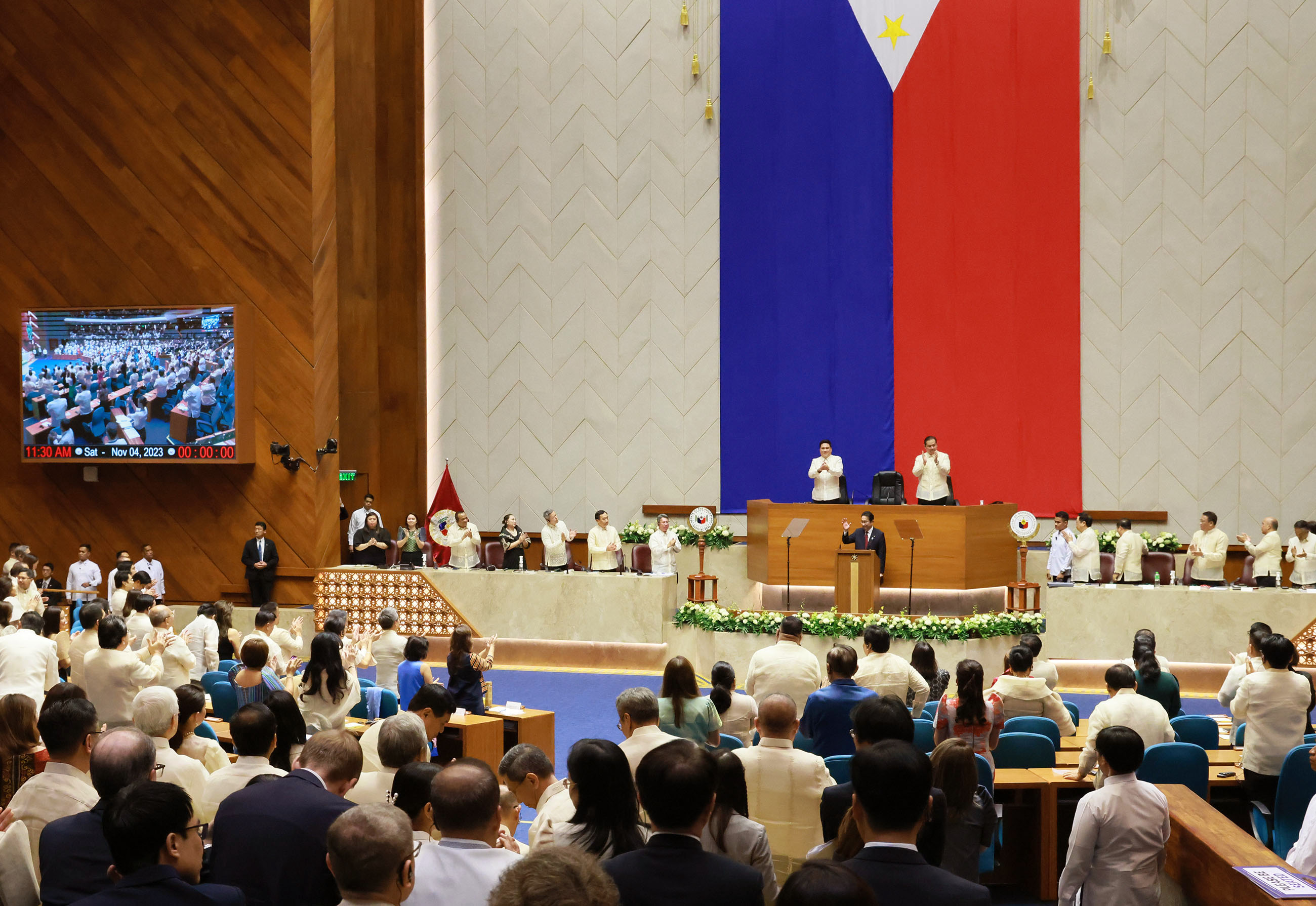 フィリピン共和国上下両院合同セッションで政策スピーチを行う岸田総理８