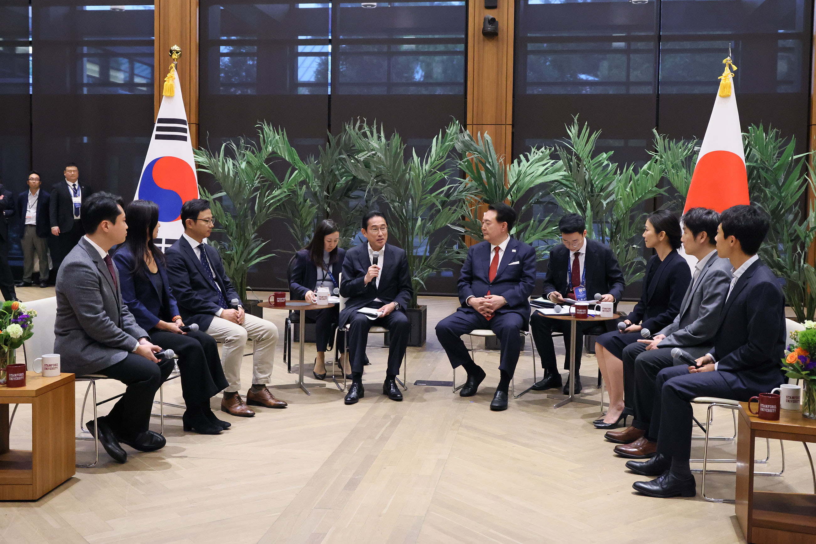 日韓スタートアップ企業関係者との車座に出席する岸田総理２