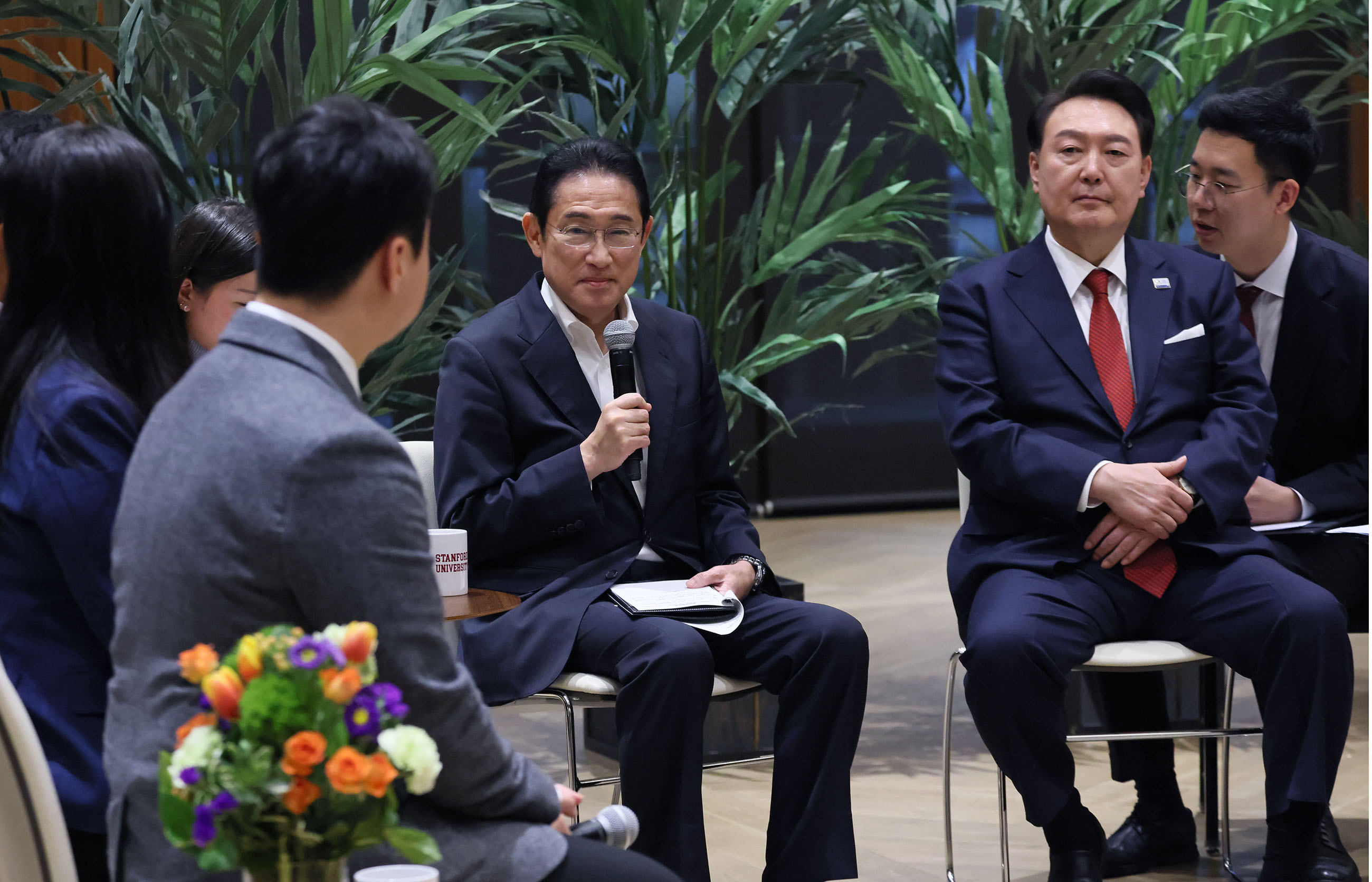 日韓スタートアップ企業関係者との車座に出席する岸田総理３
