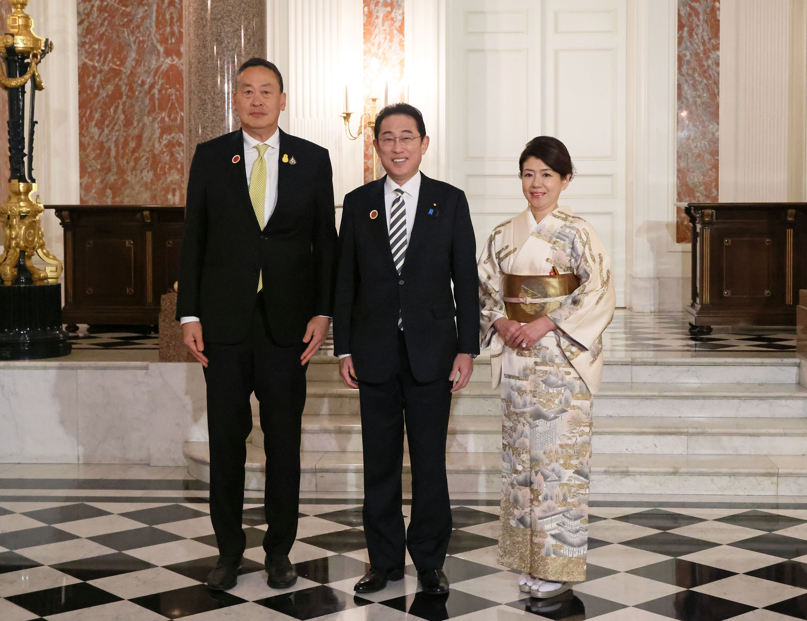 セター・タイ王国首相を出迎える岸田総理