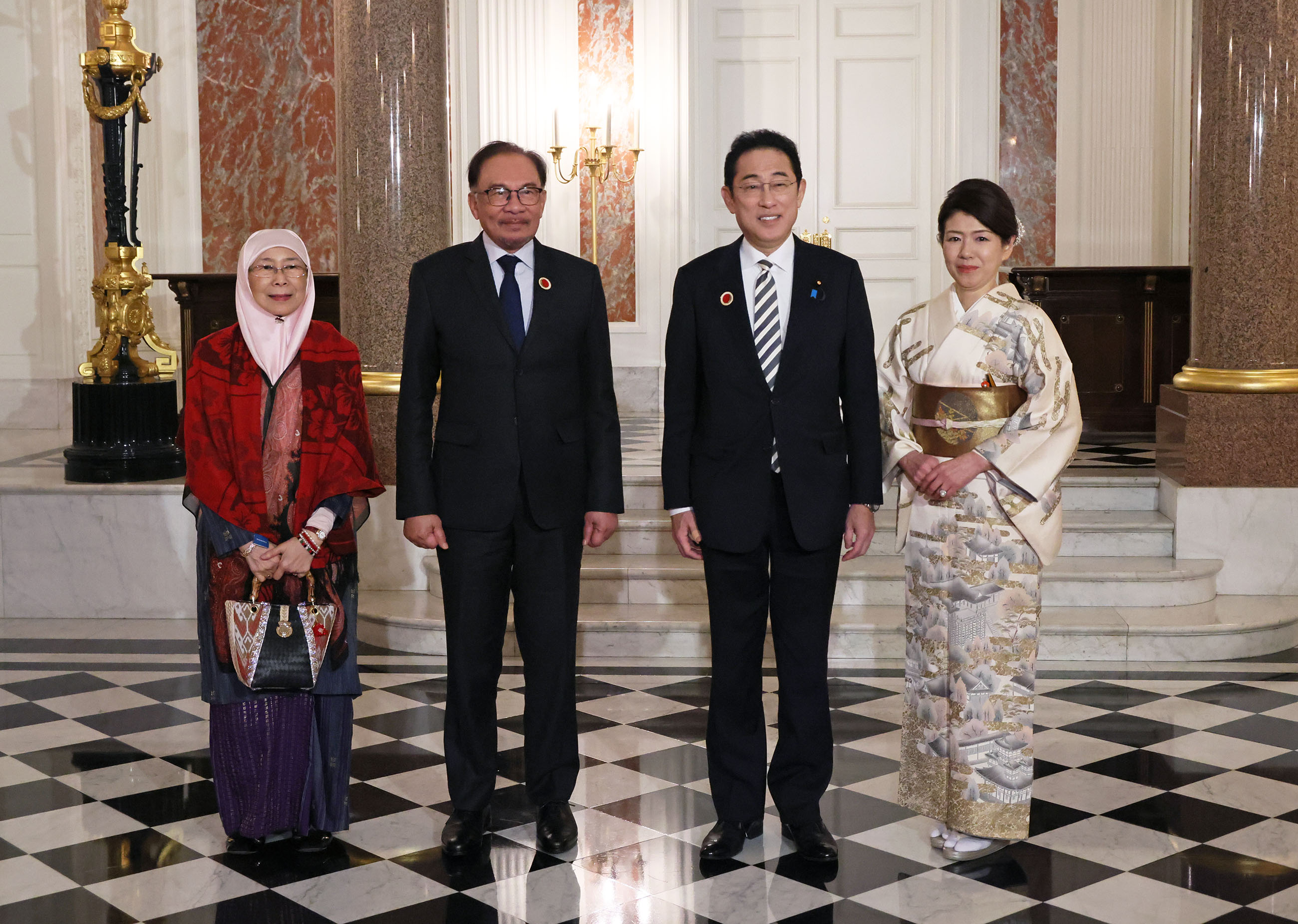 アンワル・マレーシア首相夫妻を出迎える岸田総理
